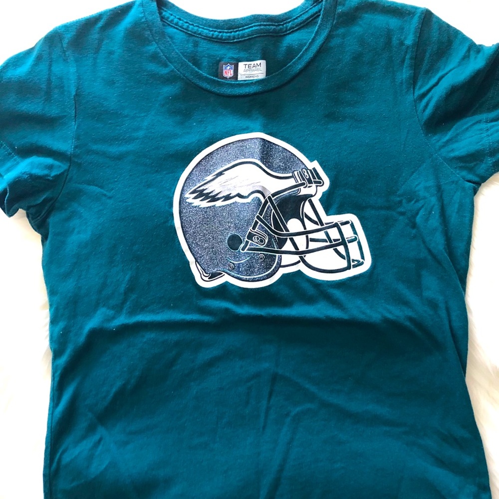 NFL Eagles helmet T-shirt 🦅